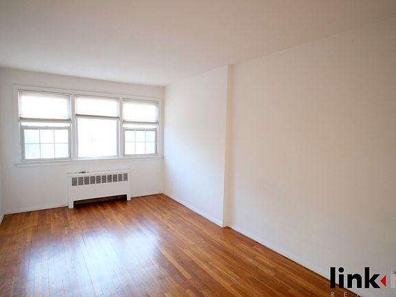 2nd image of 35 Morningside Dr APT 3B