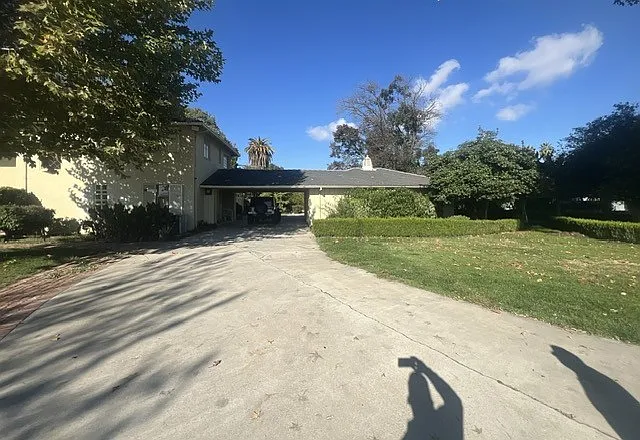 1702 Whitley Ave — Photo 6