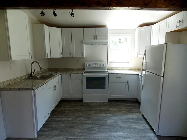 270 Wellington Rd — Photo 27