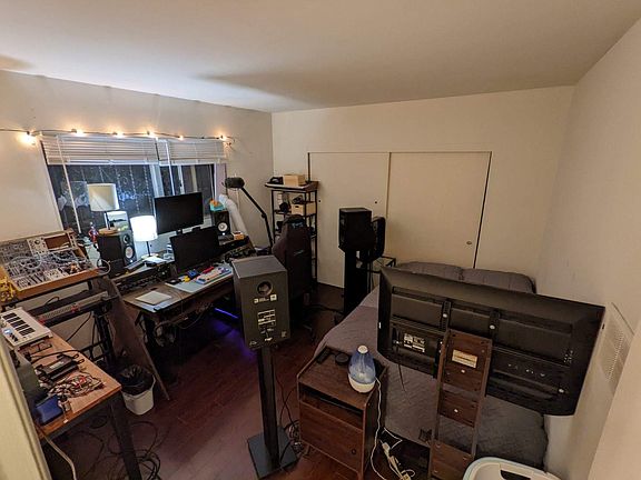 3rd image of 1444 Barry Ave APT 3