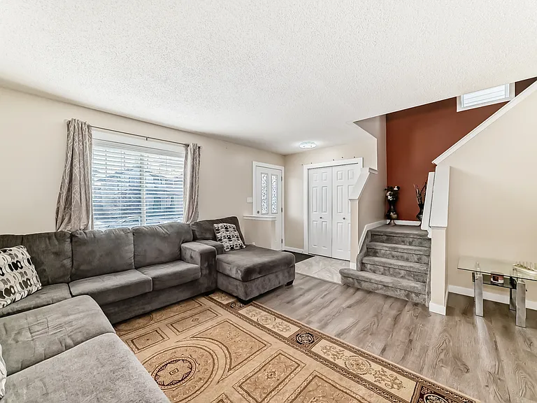 2362 29a Ave NW — Photo 8