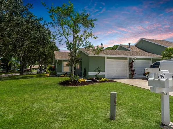 1701 SE Balmoral Court, Port St Lucie, FL 34952
