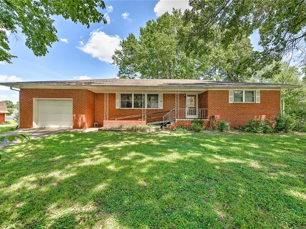 410 3rd Ave SE, Gravette, AR 72736