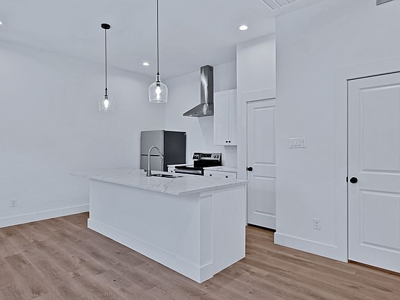 5th image of 2844 S Marsalis Ave