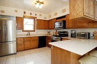 5th image of 1535 W Hood Ave