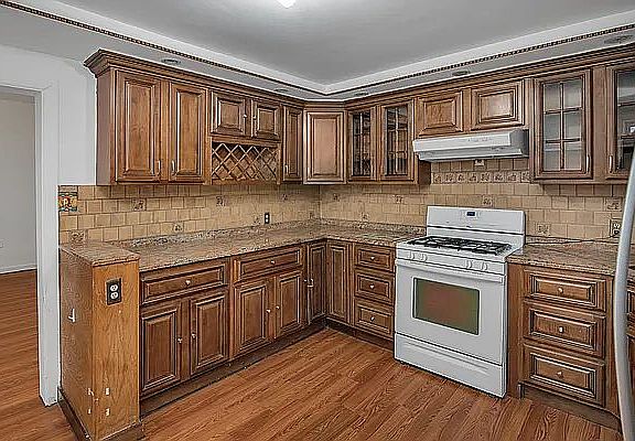 4th image of 833 Bushwick Ave #1