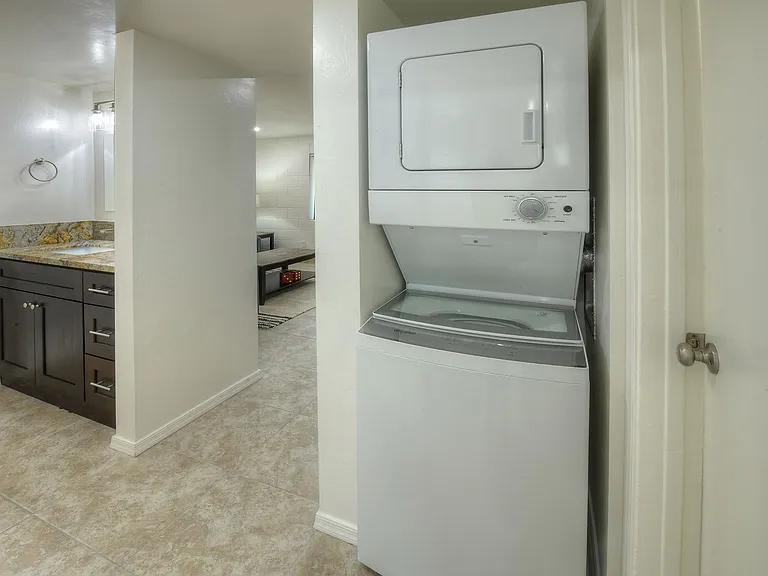 University Fremont Apartments — Photo 17