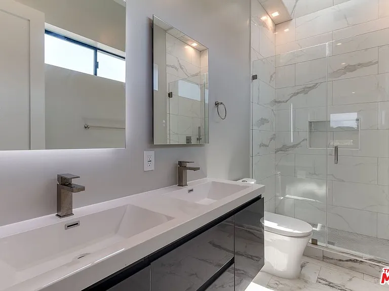 4826 1/2 Pickford St — Photo 29