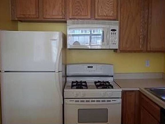 5th image of 72 Beacon Ln #101