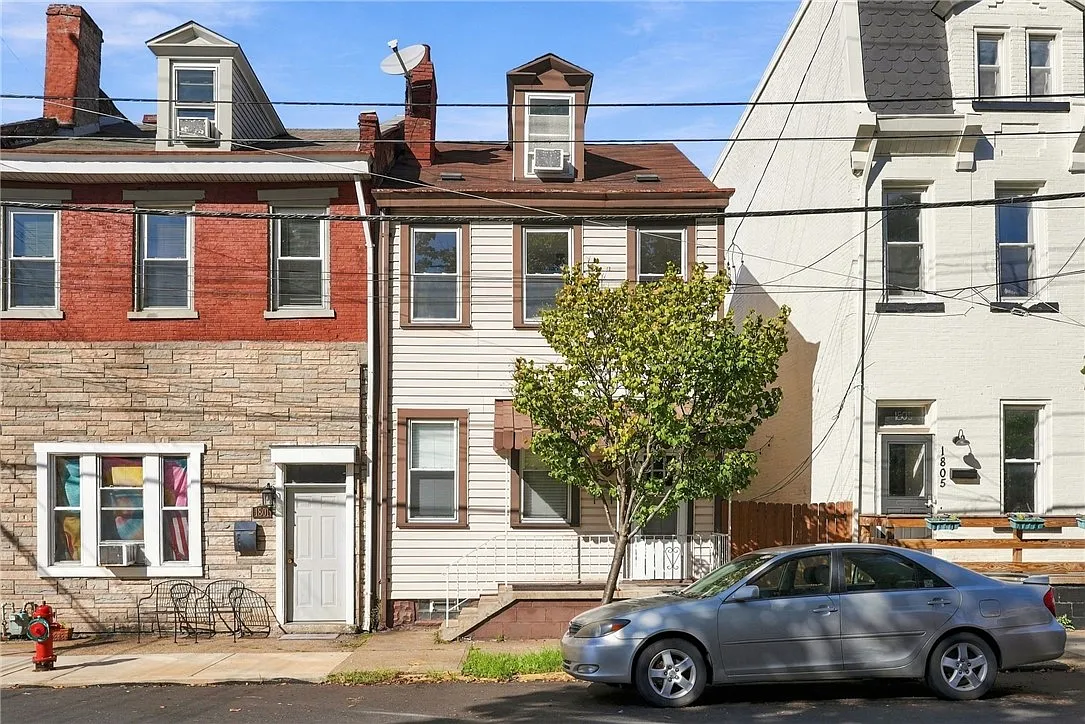 4 bed, $3,300 — Photo 2