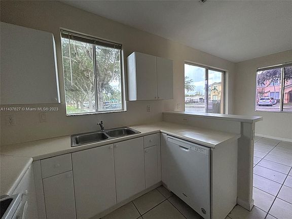 5th image of 2702 SE 15th Pl #153