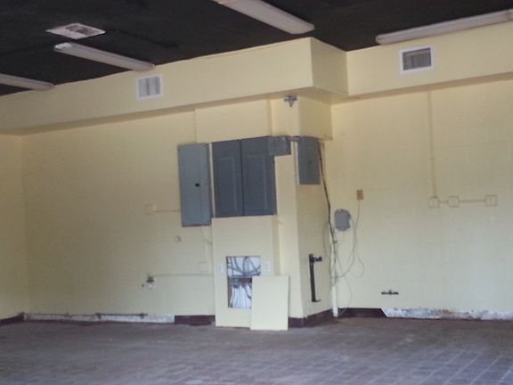 2nd image of 3091 Tamiami Trail E