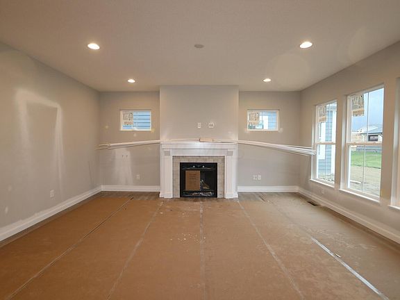 4th image of 8572 Foxglove Dr