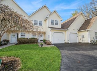 326 Erin Lane, East Setauket, NY