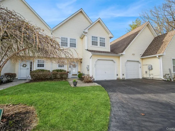 326 Erin Lane, East Setauket, NY 11733