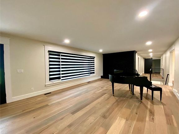 5th image of 2990 Clover St