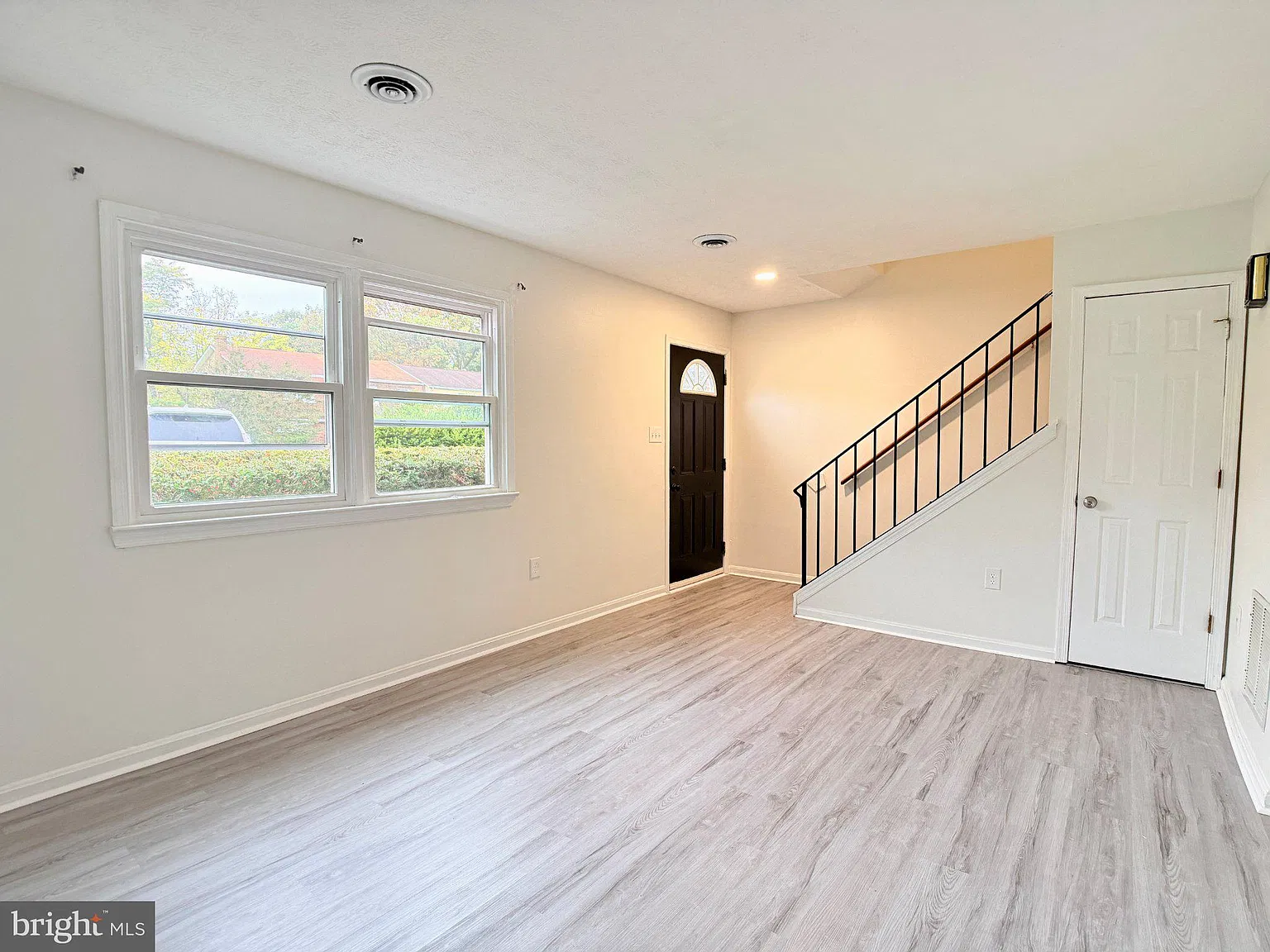 3 bed, 1.5 bath, 1148 sqft, $1,700 — Photo 4