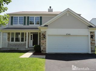 1741 Woodbury Ln, Aurora, IL 60503