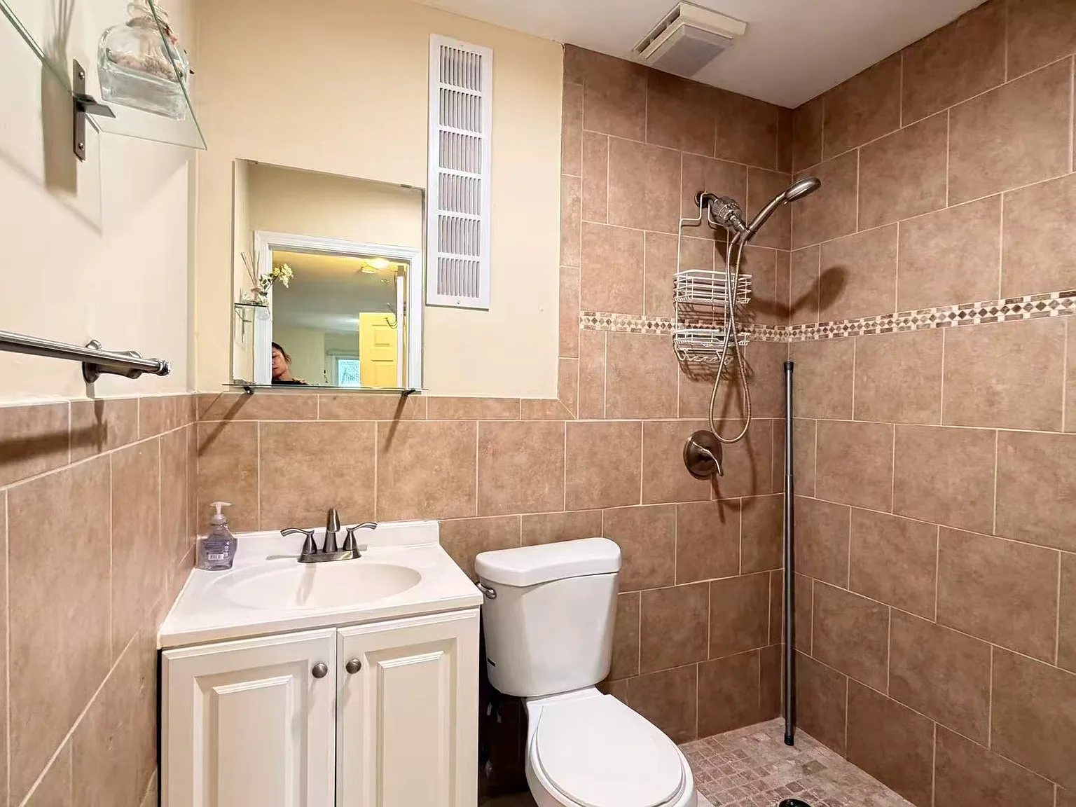 10100 Vanderbilt Cir — Photo 3