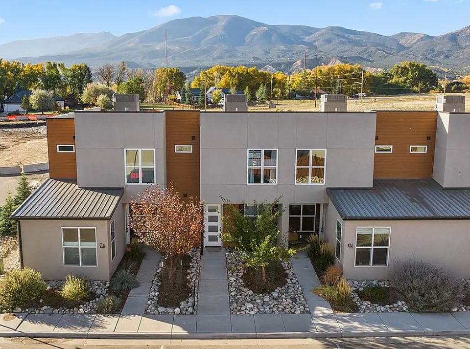 1st image of 1001 Emma Ln