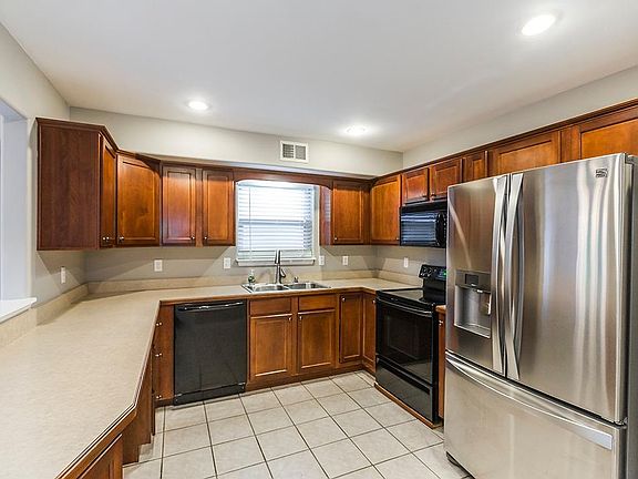 2nd image of 461 Lucille Dr