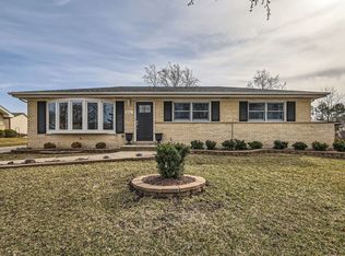 611 Merlin Dr, Schaumburg, IL 60193