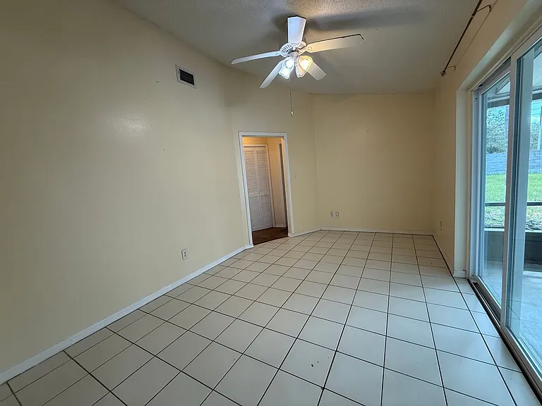 4712 Dandelion Dr — Photo 9
