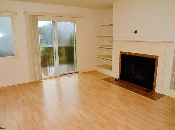2nd image of 19 Carriage Ln #19