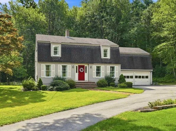 4 Hoyt Farm Road, Plaistow, NH 03865