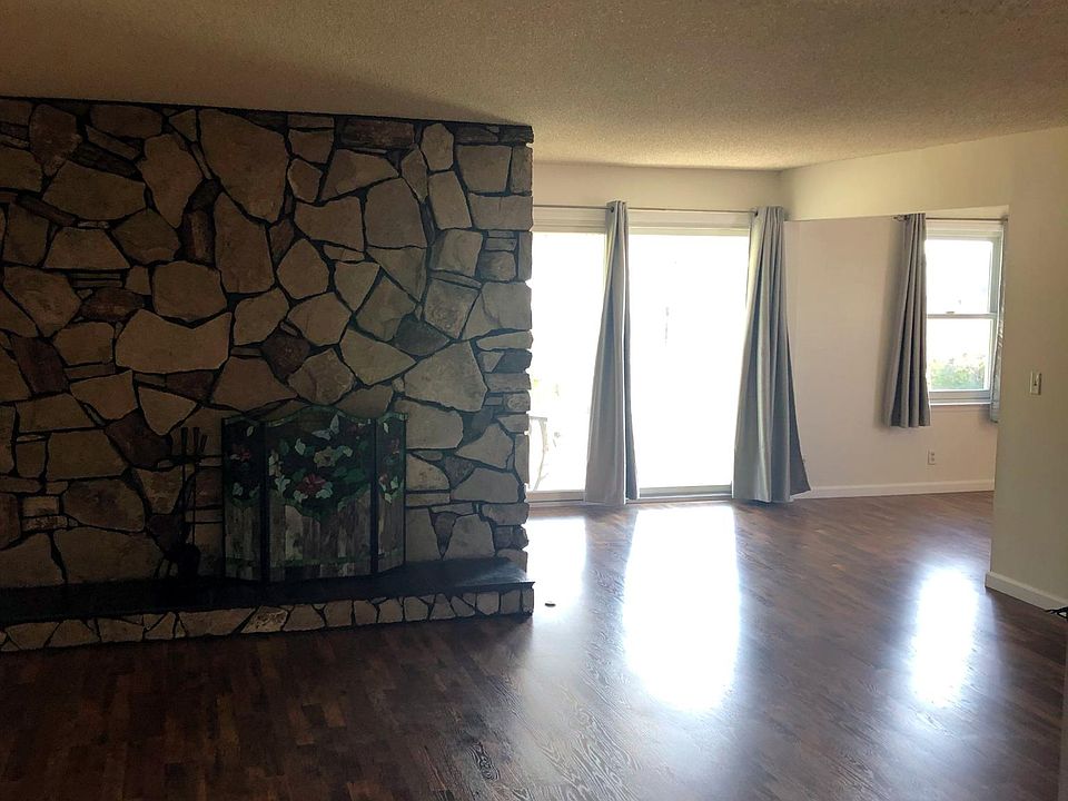 2nd image of 370 El Rancho Dr