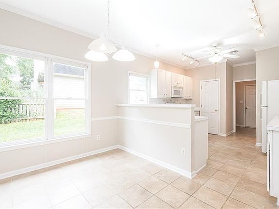 2nd image of 2016 Grove Park Ct