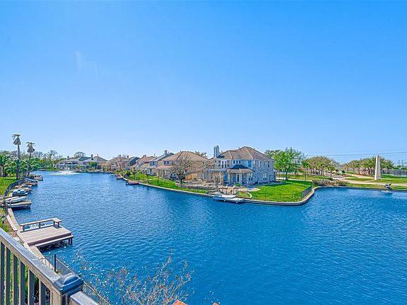 3rd image of 14306 Tasmania Ct