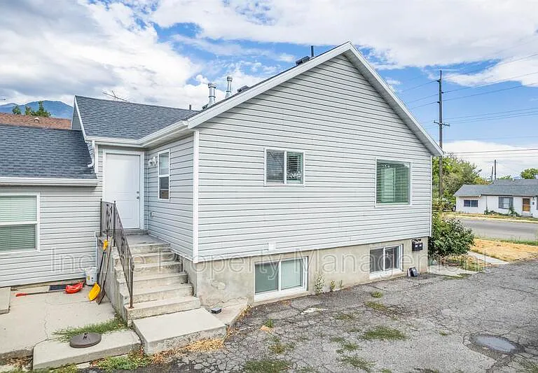 792 W 500 N — Photo 18