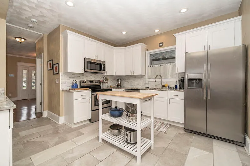 4 bed, 2.5 bath, 2256 sqft, $2,700 — Photo 3