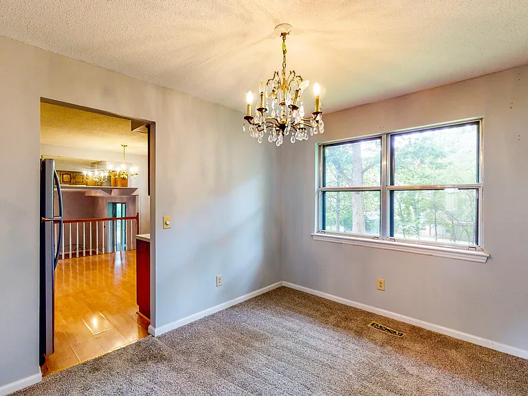 916 Huntington Cir — Photo 15