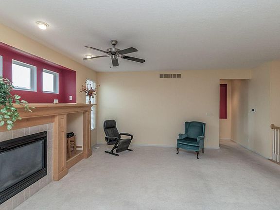 2nd image of 2403 Lakeside Dr