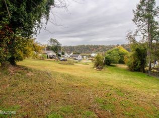 418 Sewanee St, Harriman, TN 37748
