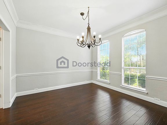 5th image of 1924 Waterford Dr