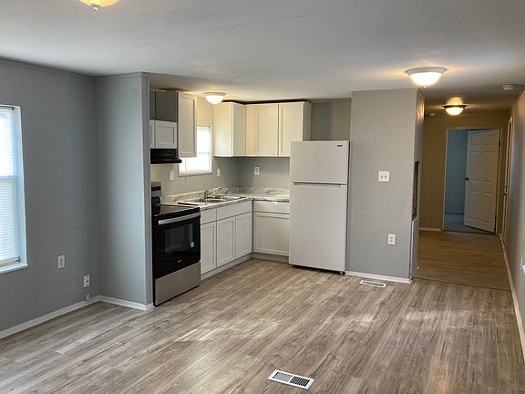 3rd image of 321 Berkshire Ln