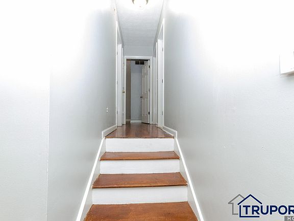 5th image of 355 Shannon Way