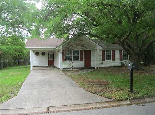 1st image of 120 Woodland Cres