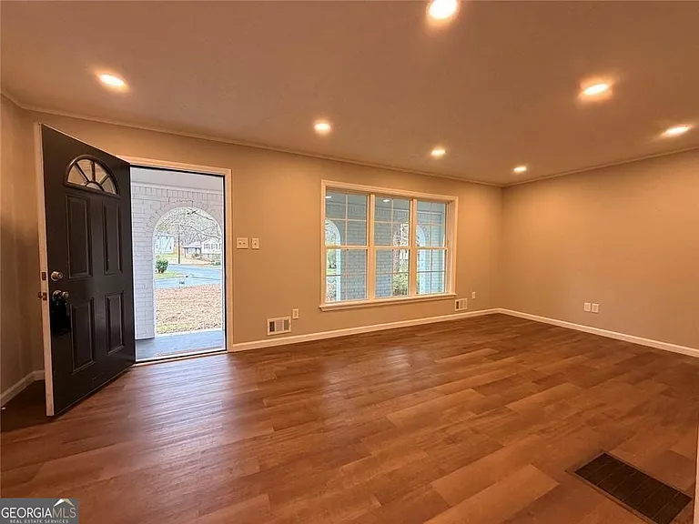 1055 Pinecrest Dr — Photo 15