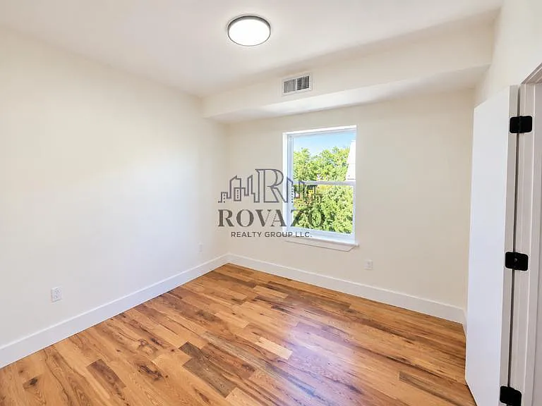 149 Roseville Ave #5 — photo 4 of 18