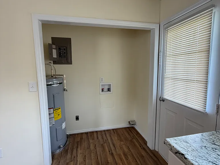 16699 Mooresville Rd #C — Photo 7