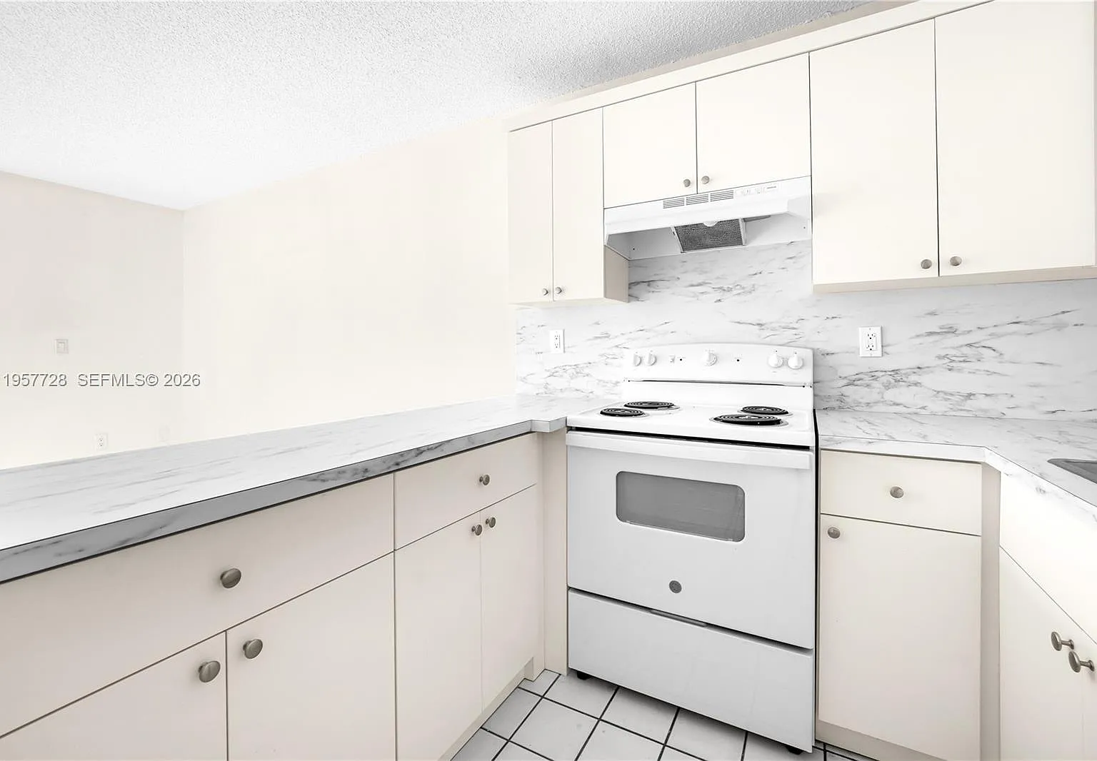 1 bed, 1.0 bath, 33812 sqft, $1,650 — Photo 3