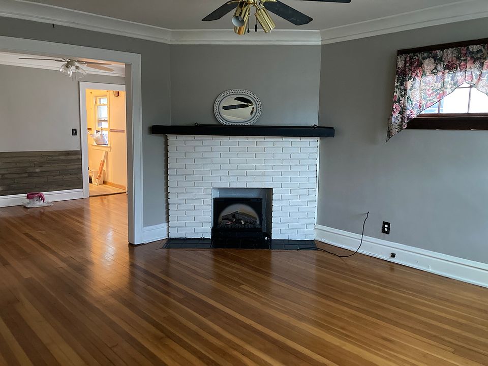 1st image of 2125 Wyandotte Ave Unit 2