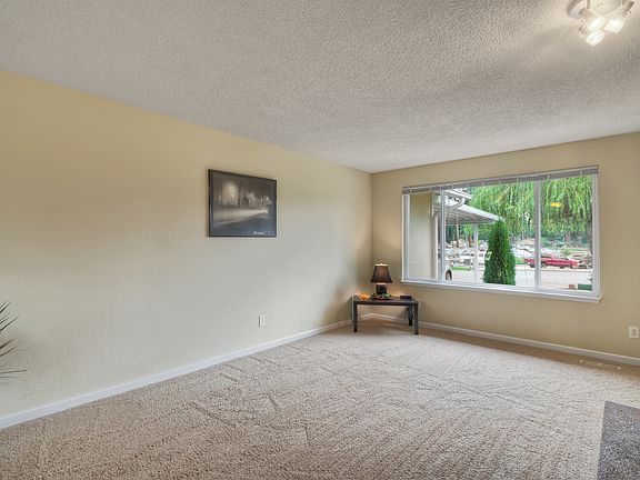 5th image of 17119 14th Ave E