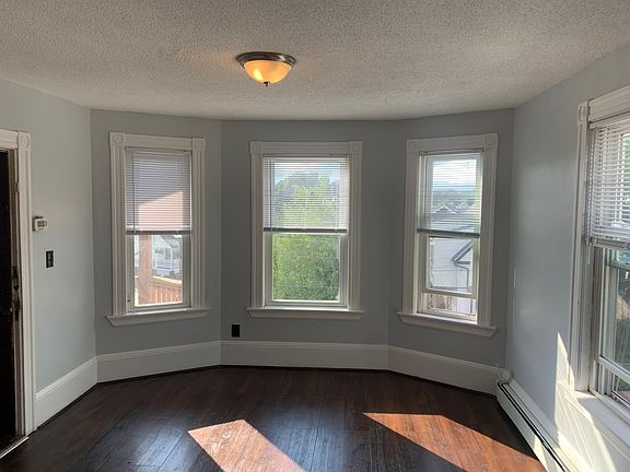 4th image of 27 Clarendon Ave Floor 3