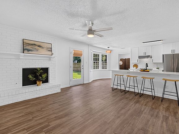 4th image of 31 Beaver Run Dr
