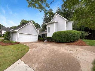 591 Long Oak Dr, Gainesville, GA 30501